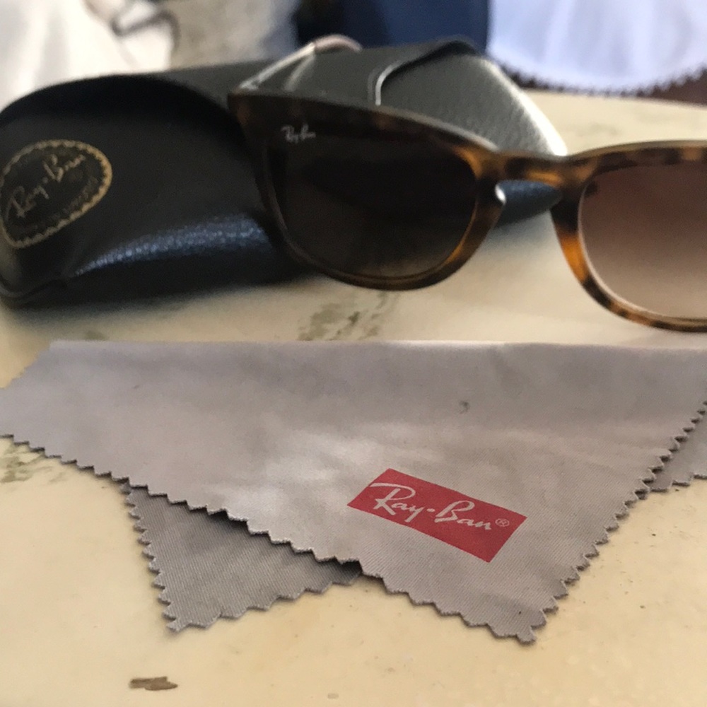 Tortoise Shell RayBan wayfarer